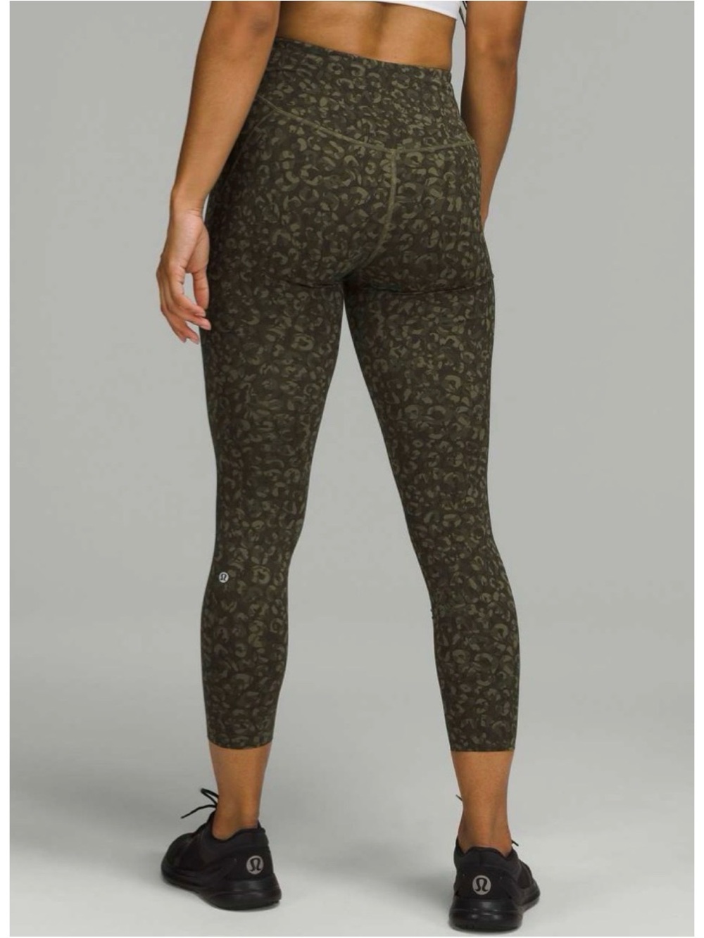 Lululemon Base Pace High-Rise Tight 25"
Intertwined Camo Medium Olive Multi 6